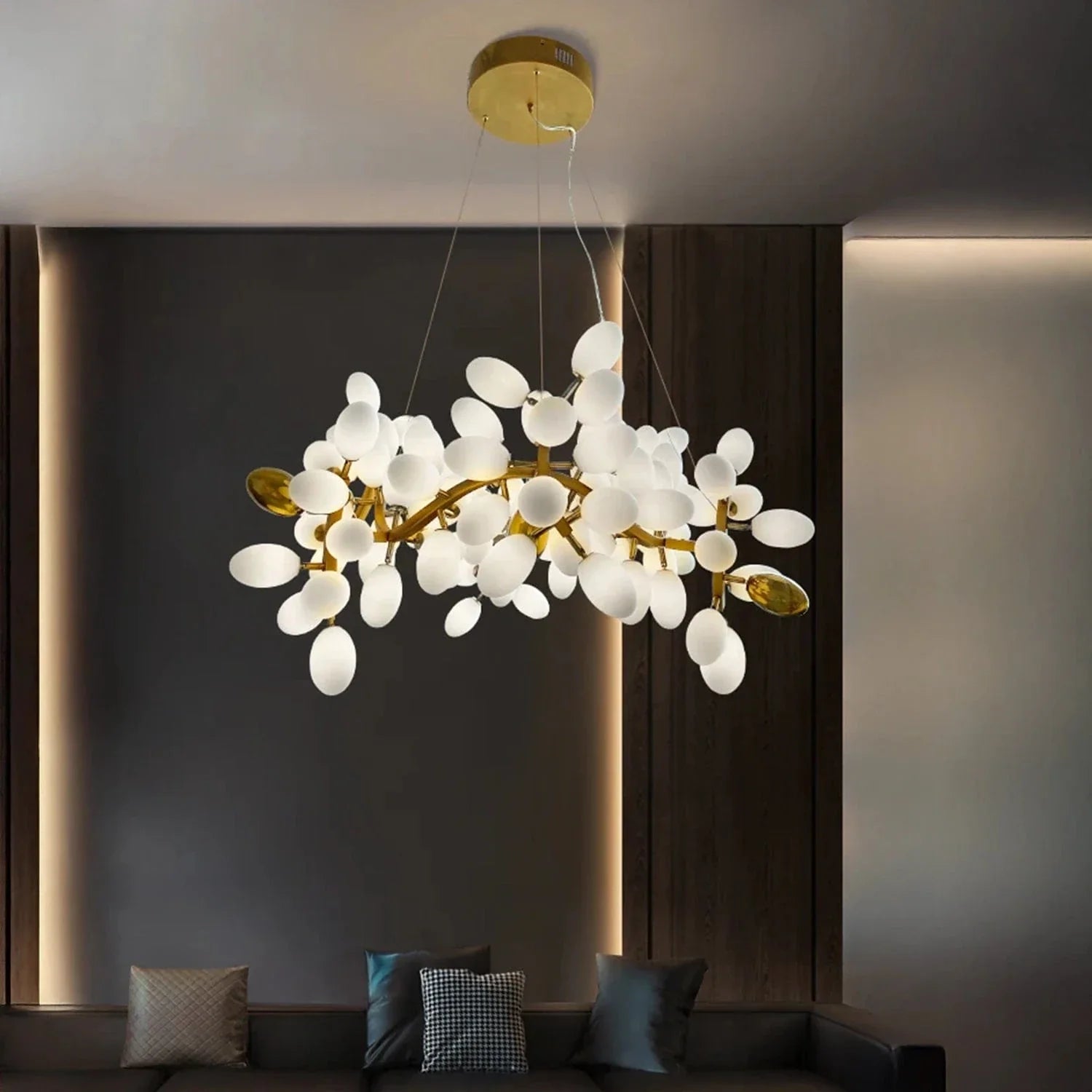 Uvae Albae Round Chandelier